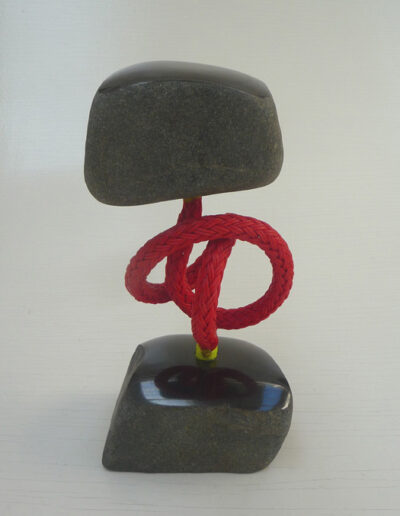 2020-Dualité-Granit, Filin rouge-Ht 27cm x 13cm