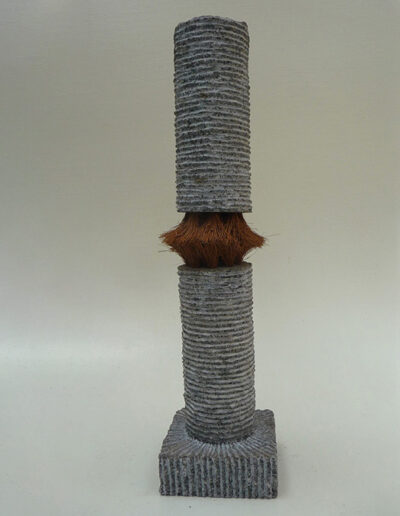 2013-Le poids des choses-Granit, Poils de coco-HT 49 cm x 12 cm